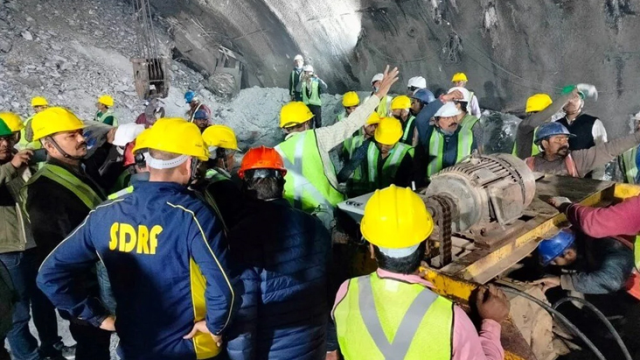 Hindistan'ta çöken tünelde 40 işçi 7 gündür mahsur! Çalışmalar kesintiye uğradı, içeriden gelen haberler iyi değil
