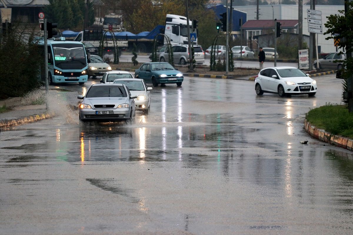 Karabük\'te sağanak hayatı olumsuz etkiledi