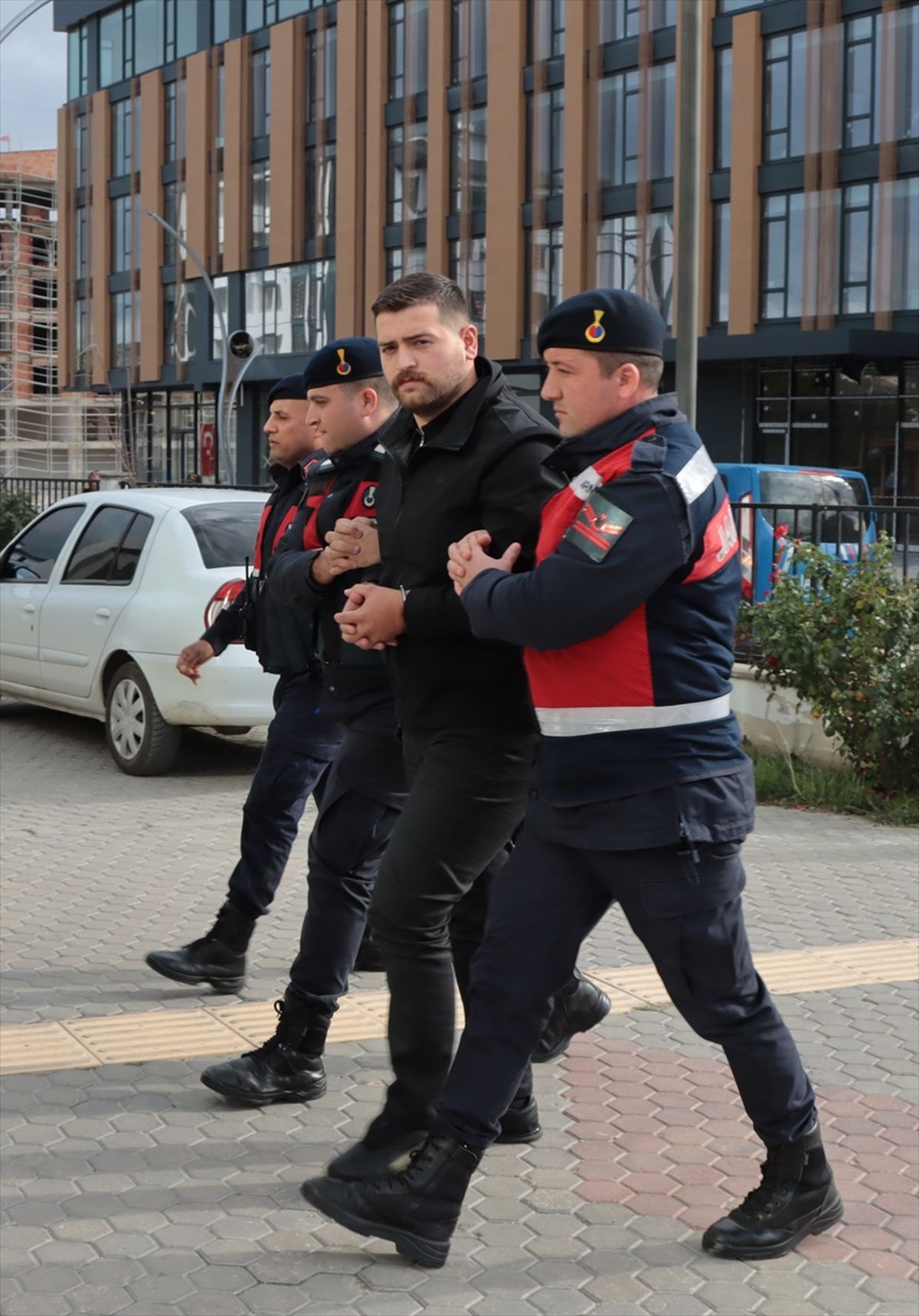 Kırklareli\'nde Helikopterle Uyuşturucu Operasyonu: 3 Tutuklama