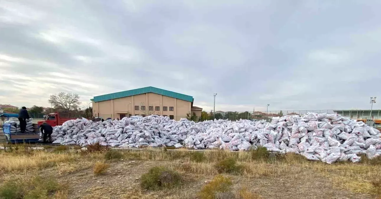 Konya\'nın Kulu İlçe Kaymakamlığı İhtiyaç Sahiplerine Kömür Dağıtımı Başladı