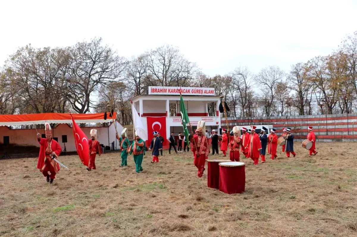 Havza\'da Mehterli ve Güreşli Sünnet Şöleni