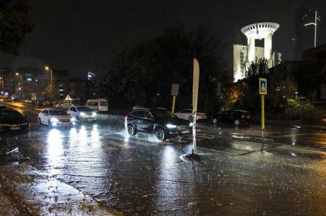 Meteoroloji uyarmıştı: Şiddetli yağış birçok kenti esir aldı