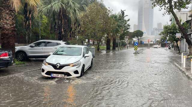 Meteoroloji uyarmıştı: Şiddetli yağış birçok kenti esir aldı