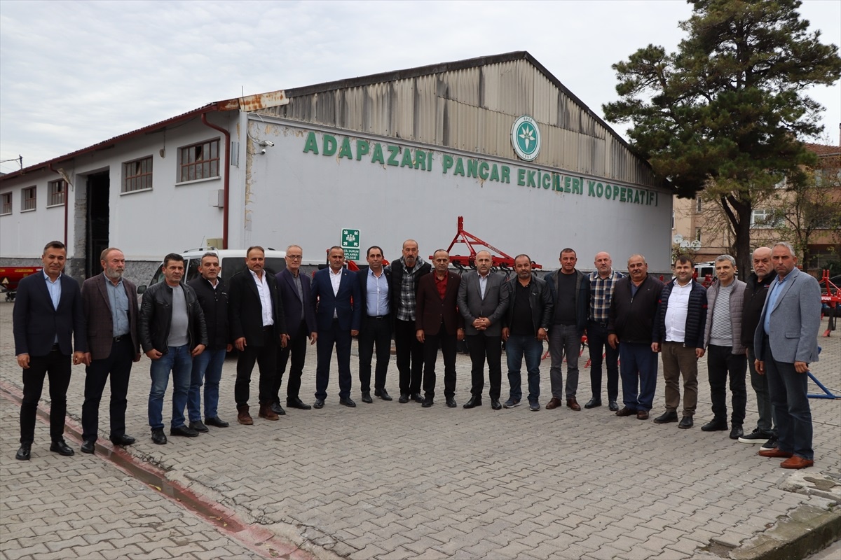 Söğütlü Mahalle Muhtarları Derneği APEK Başkanı Karasakal\'ı ziyaret etti
