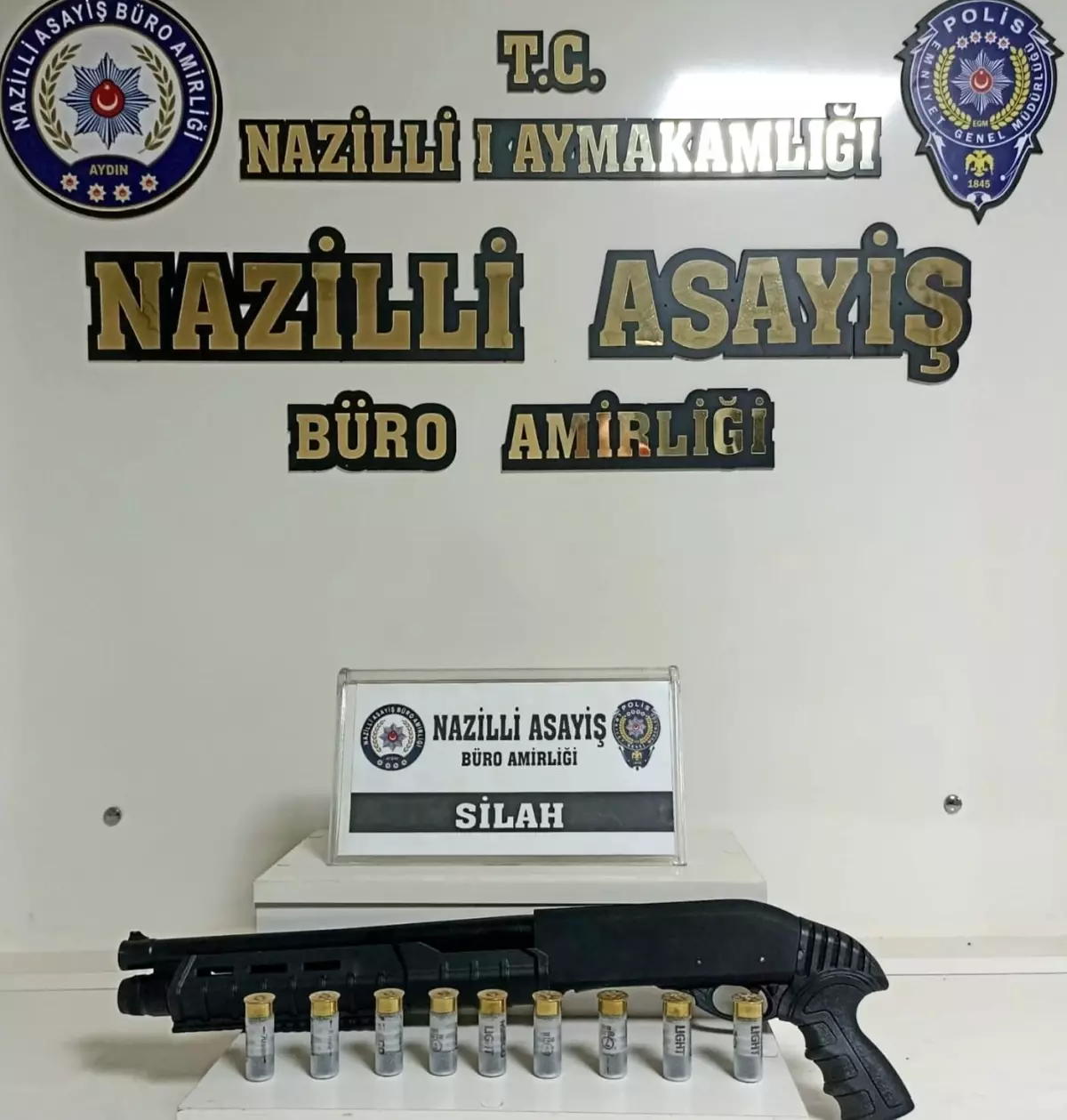 Nazilli'de yapılan denetimlerde çok sayıda silah ele geçirildi