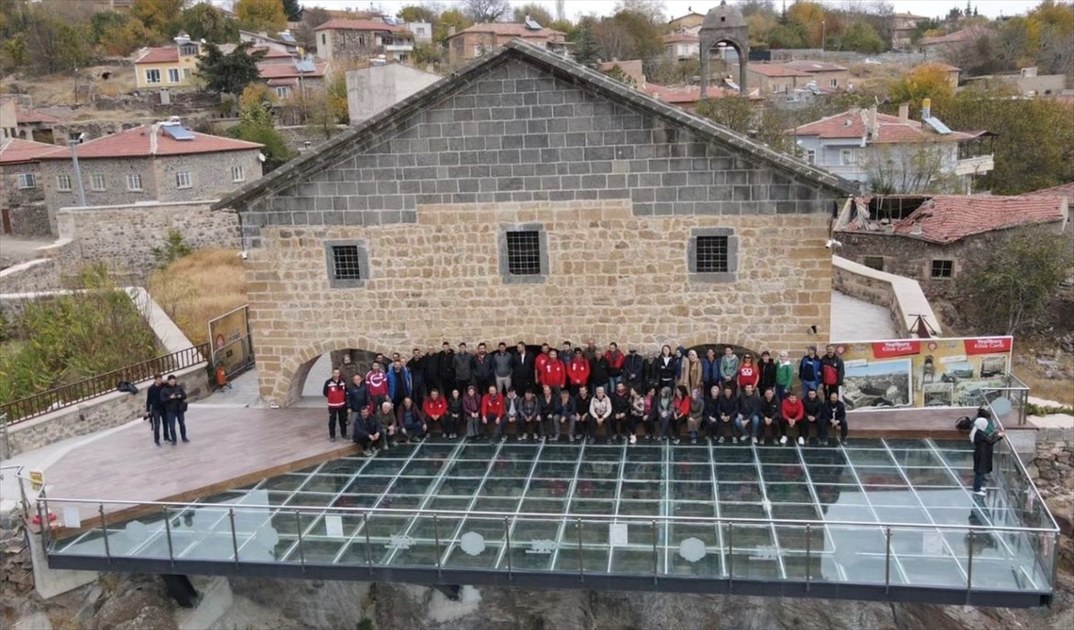 Niğde\'de öğretmenler doğa yürüyüşü yaptı
