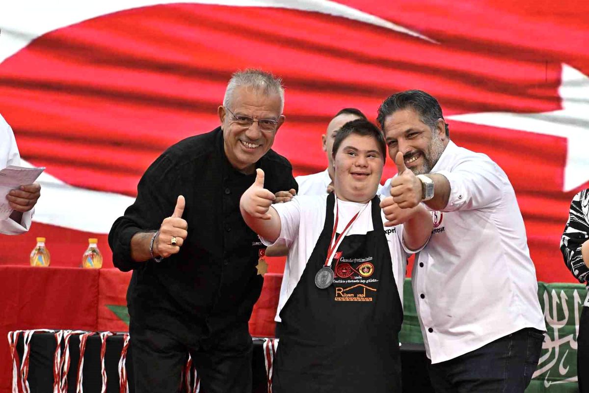 Engelsiz Kafe Özel Çocukları GastroAntalya\'da Hamburger Hazırladı