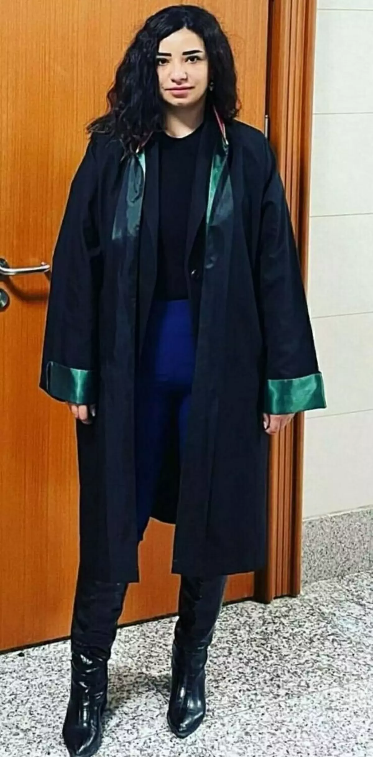 Avukat, kayınpederinin ve çalışanının otomobilini çizerek zarar verdi