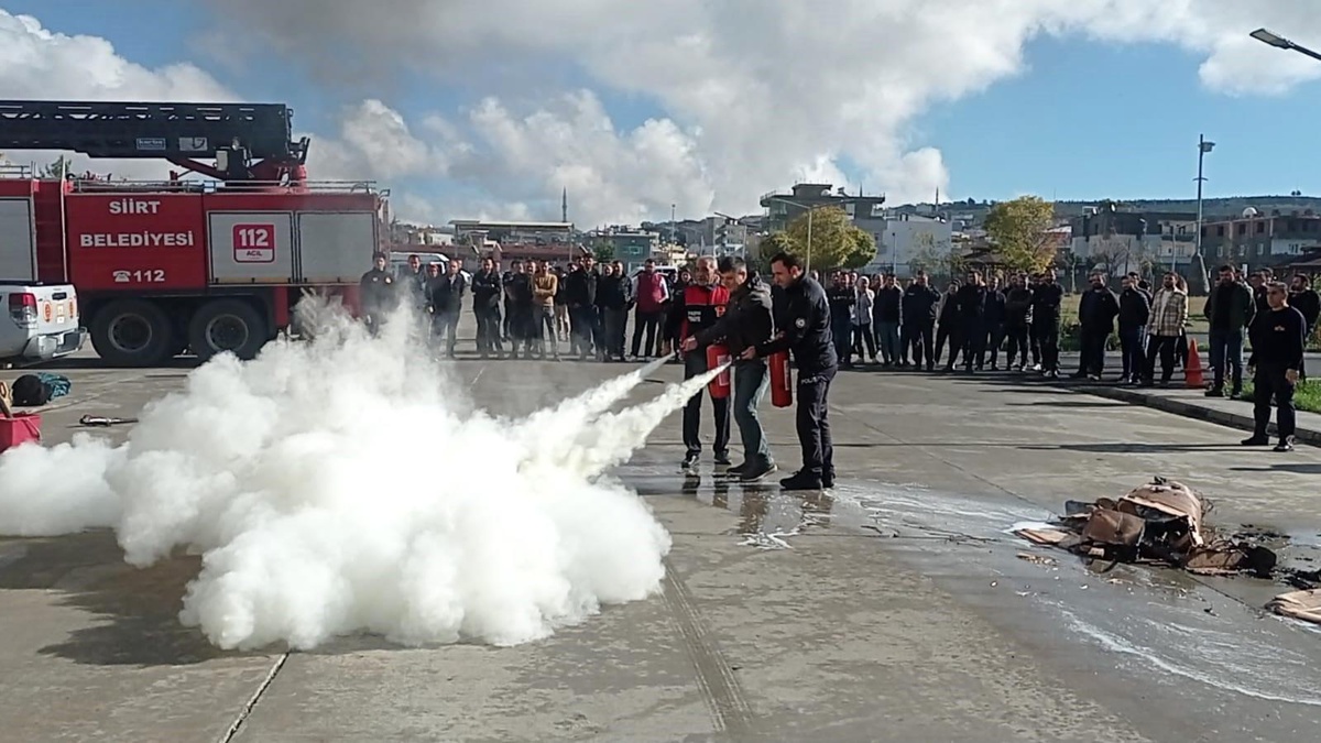Siirt Emniyet Müdürlüğünde yangın ve bina tahliye tatbikatı yapıldı