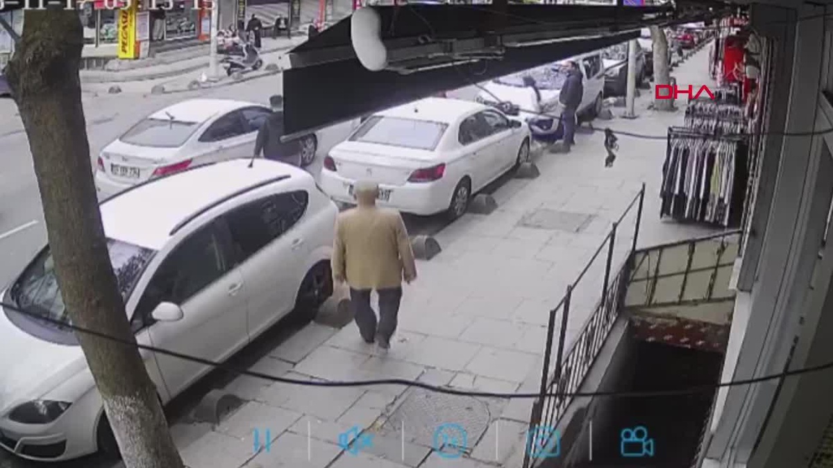 SULTANGAZİ\'DE YOLUN KARŞISINA GEÇMEK İSTERKEN OTOMOBİL ÇARPTI