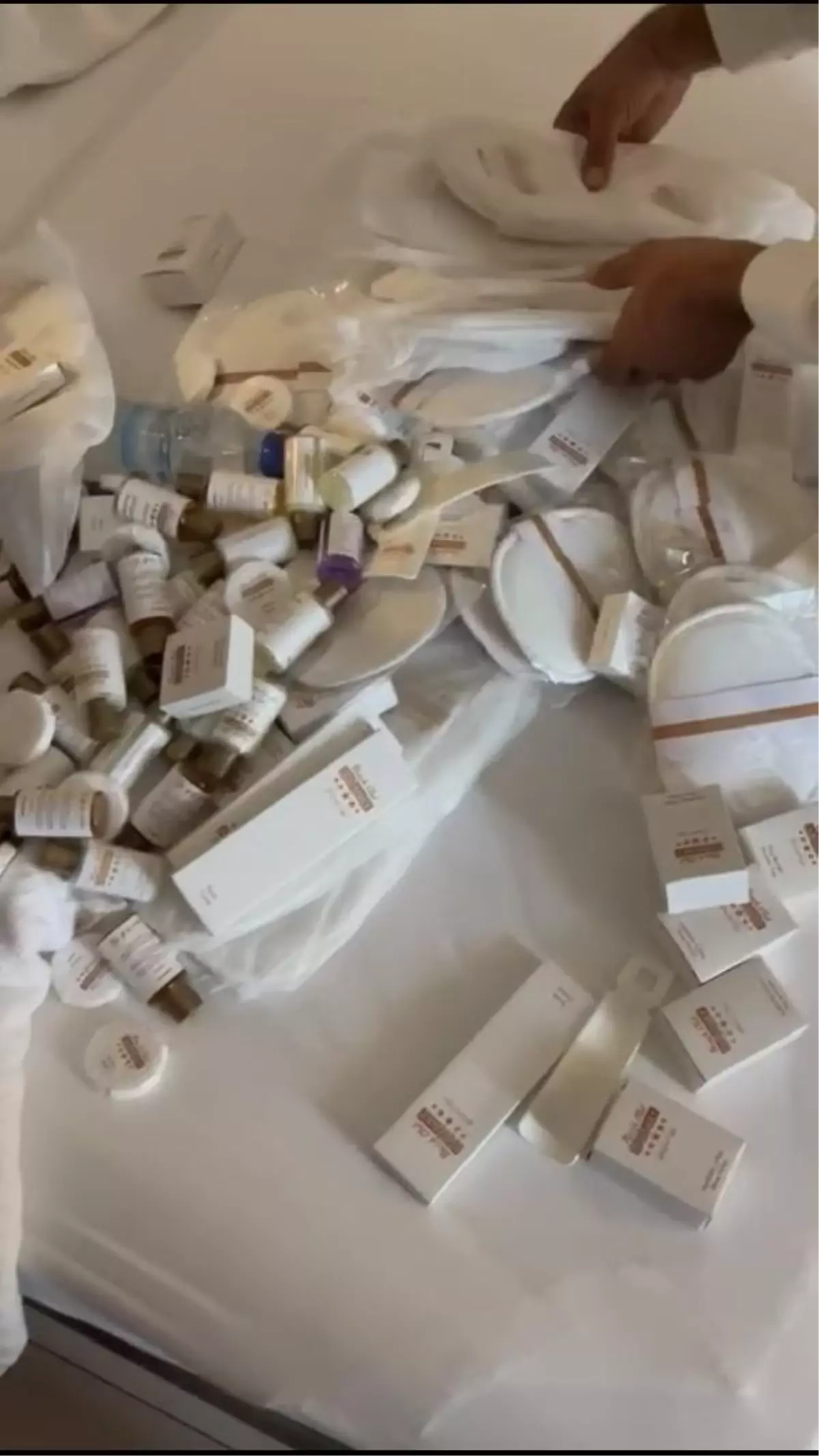 Rus Ailesinin Oteldeki Ürün Hırsızlığı