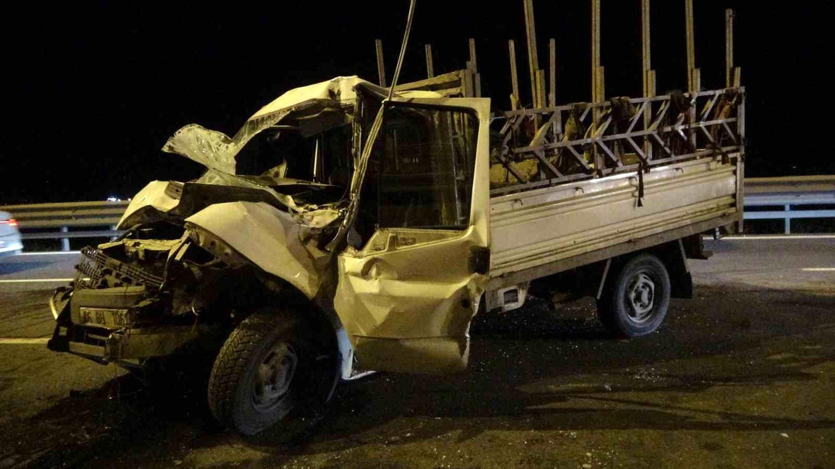 TEM Otoyolu\'nda kaza: 3 kişi yaralandı, 10 km araç kuyruğu oluştu
