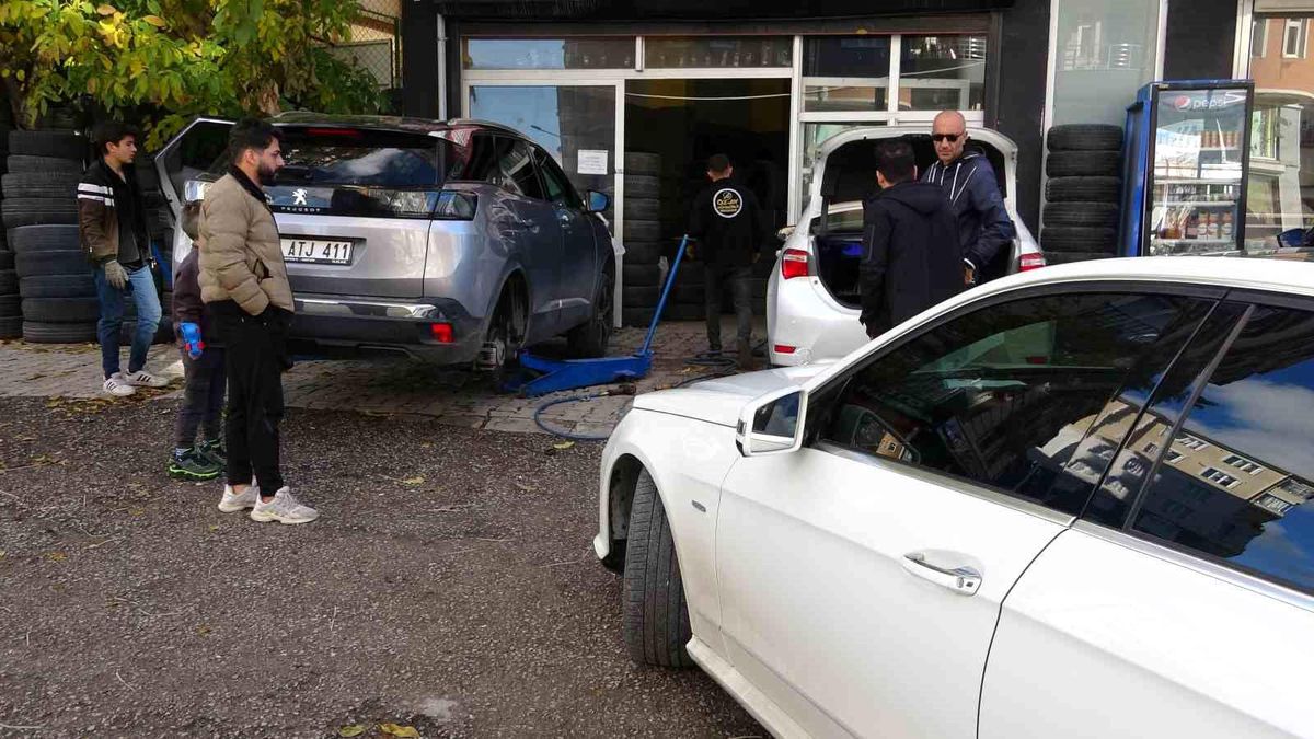 Van\'da Kar Yağışı Sonrası Oto Lastikçilerde Yoğunluk