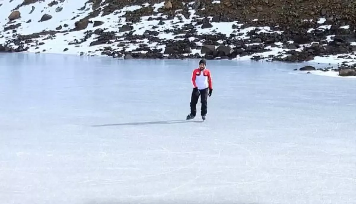 Erzincan'da Kros Motoru ile Buz Pateni