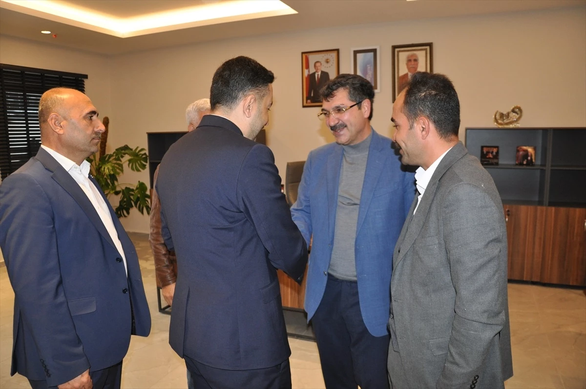 AK Parti Batman Milletvekili Ferhat Nasıroğlu, kentte vatandaşlarla görüştü