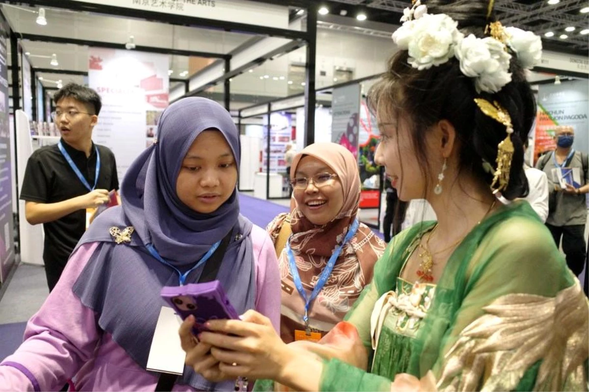 Malezya\'da düzenlenen 2023 Çin Jiangsu Kültür Ticaret Fuarı\'nda 100\'den fazla katılımcı bir araya geldi