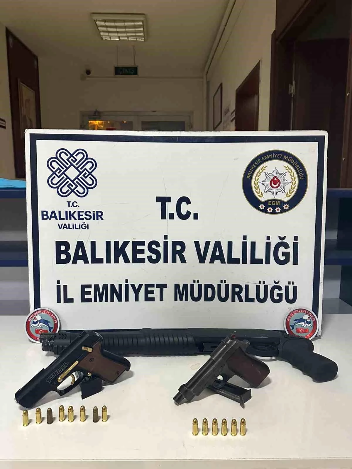 Balıkesir\'de Asayiş Uygulaması: 11 Şahıs Gözaltına Alındı, 3 Silah Ele Geçirildi