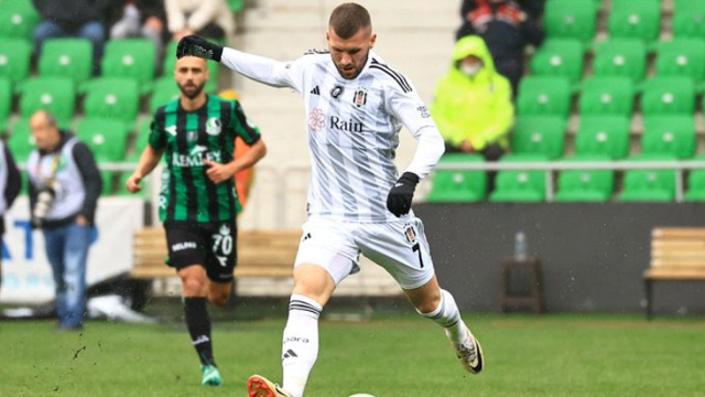 Beşiktaş, özel maçta Sakaryaspor'u 2 golle geçti
