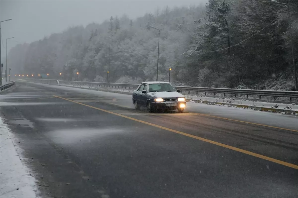 Bolu\'da Kar Yağışı Devam Ediyor