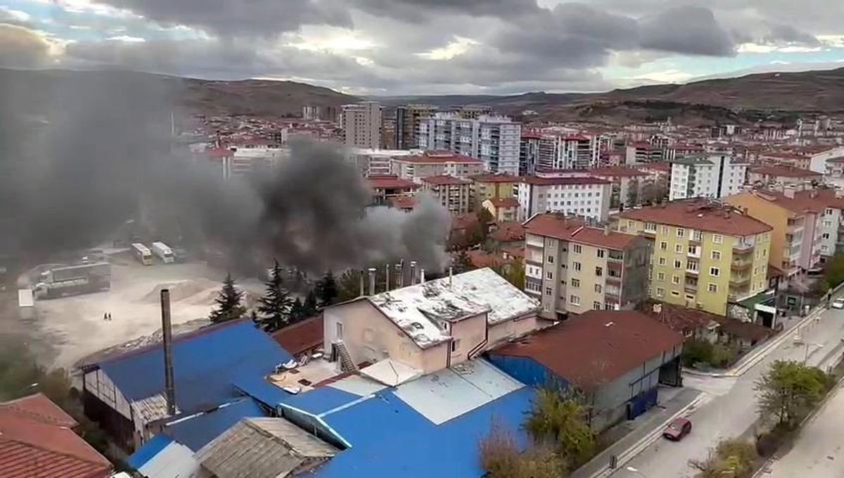 Çankırı\'da İki Katlı Ev Yanarak Kullanılamaz Hale Geldi