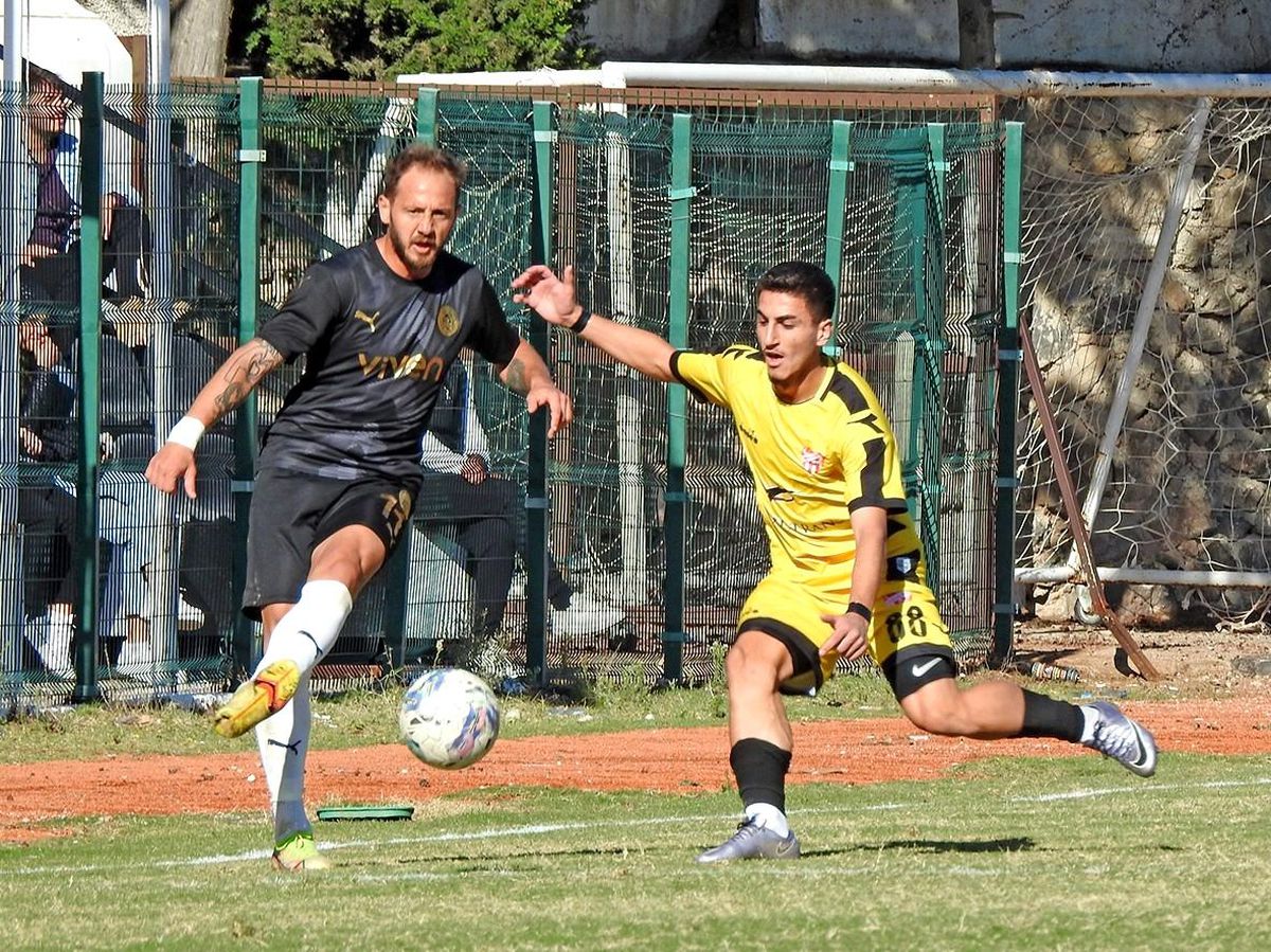 Çeşme Belediyespor, Emirdağspor\'u 3-0 mağlup ederek lider oldu