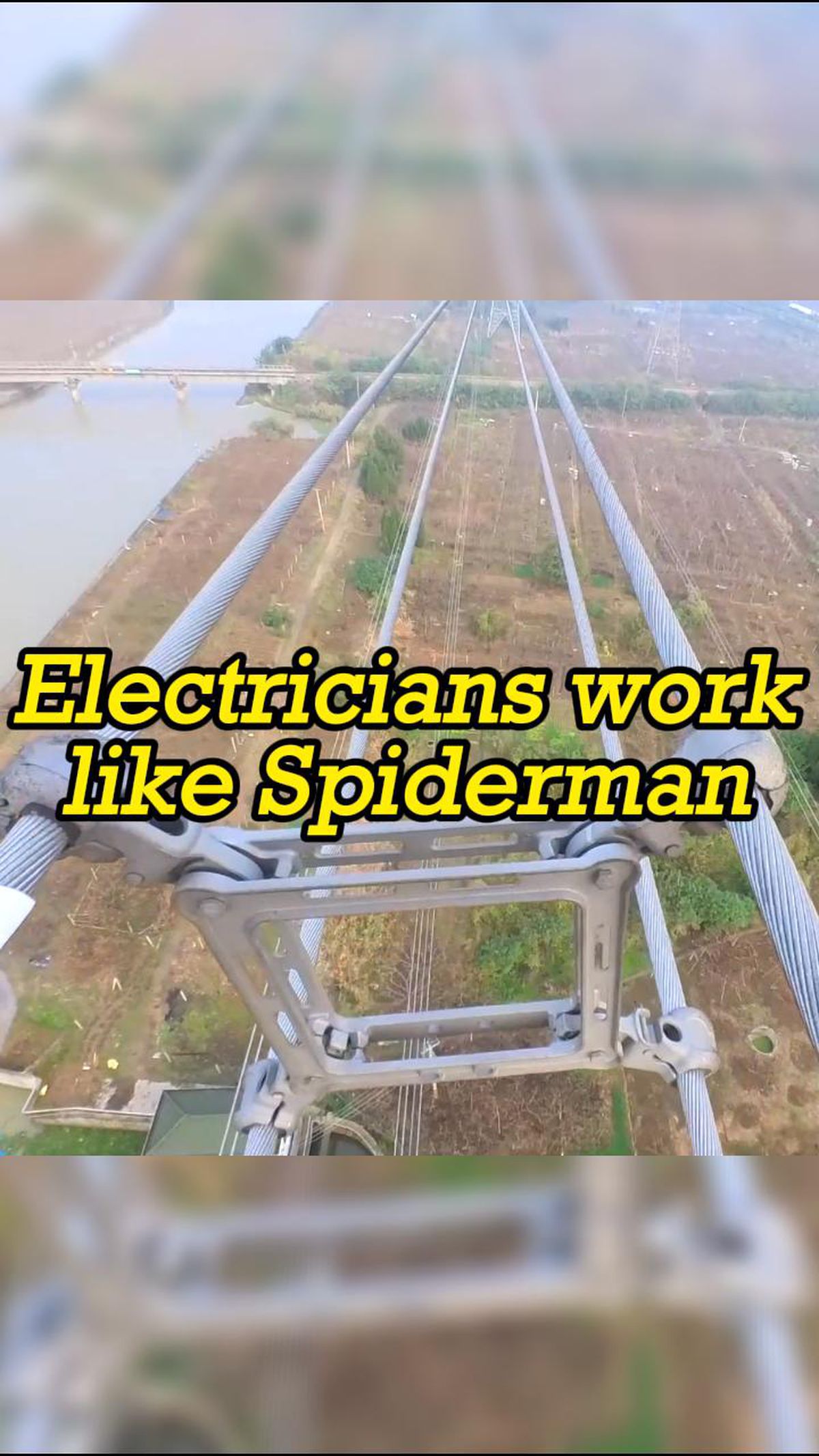 Elektrikçilerin Yüksek Gerilim Hatlarına Tırmanma Görüntüleri