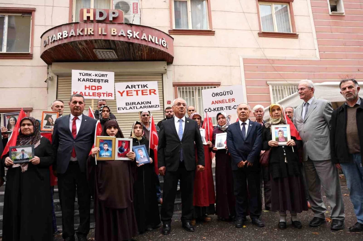 DSP Genel Başkanı Önder Aksakal, Diyarbakır annelerini ziyaret etti