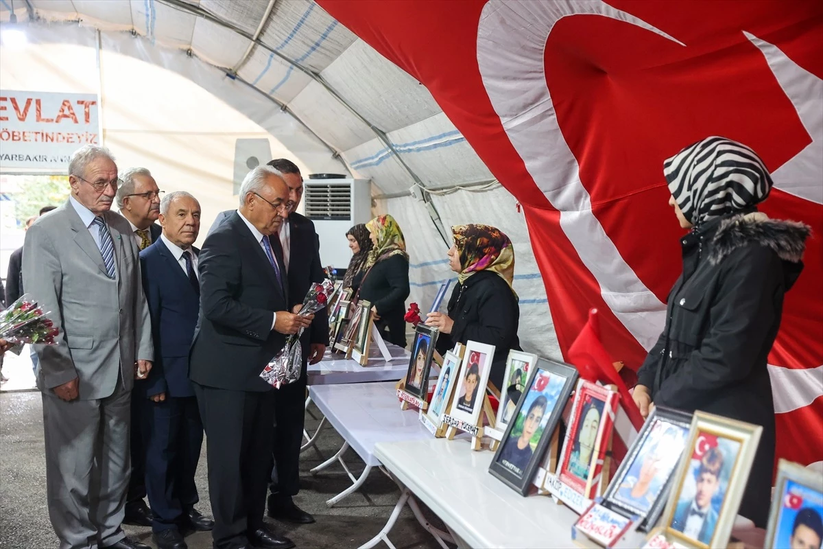 DSP Genel Başkanı Önder Aksakal, Diyarbakır annelerini ziyaret etti