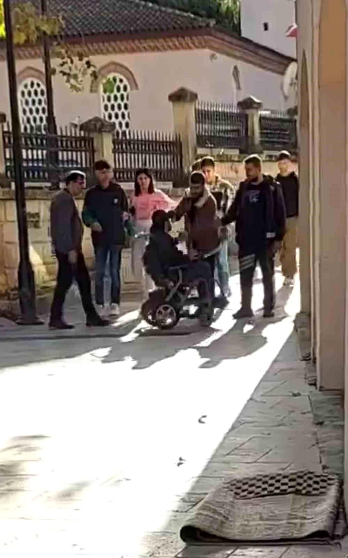 İstanbul Kağıthane\'de Tekerlekli Sandalyedeki Vatandaş Şiddete Uğradı