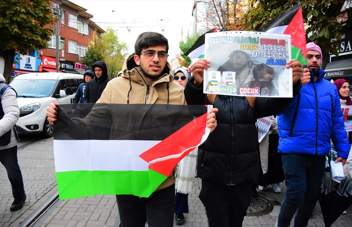 Eskişehir\'de yabancı öğrenciler Filistin için yürüdü