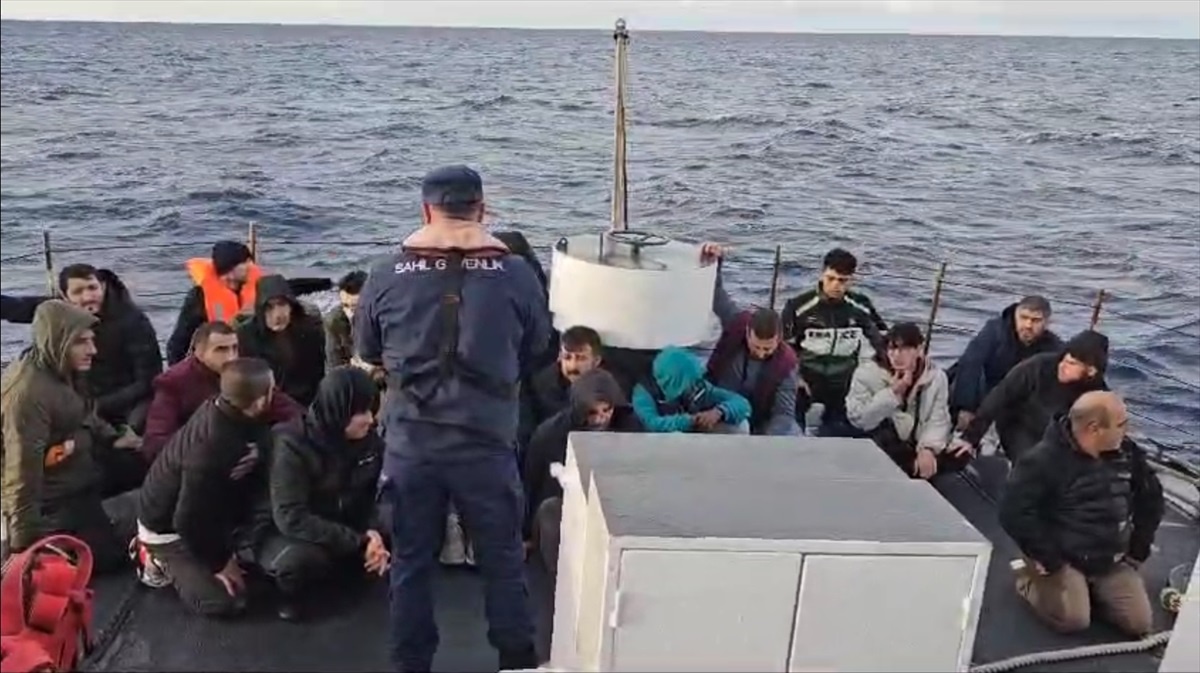 Bodrum açıklarında 15 düzensiz göçmen kurtarıldı, 28 düzensiz göçmen yakalandı