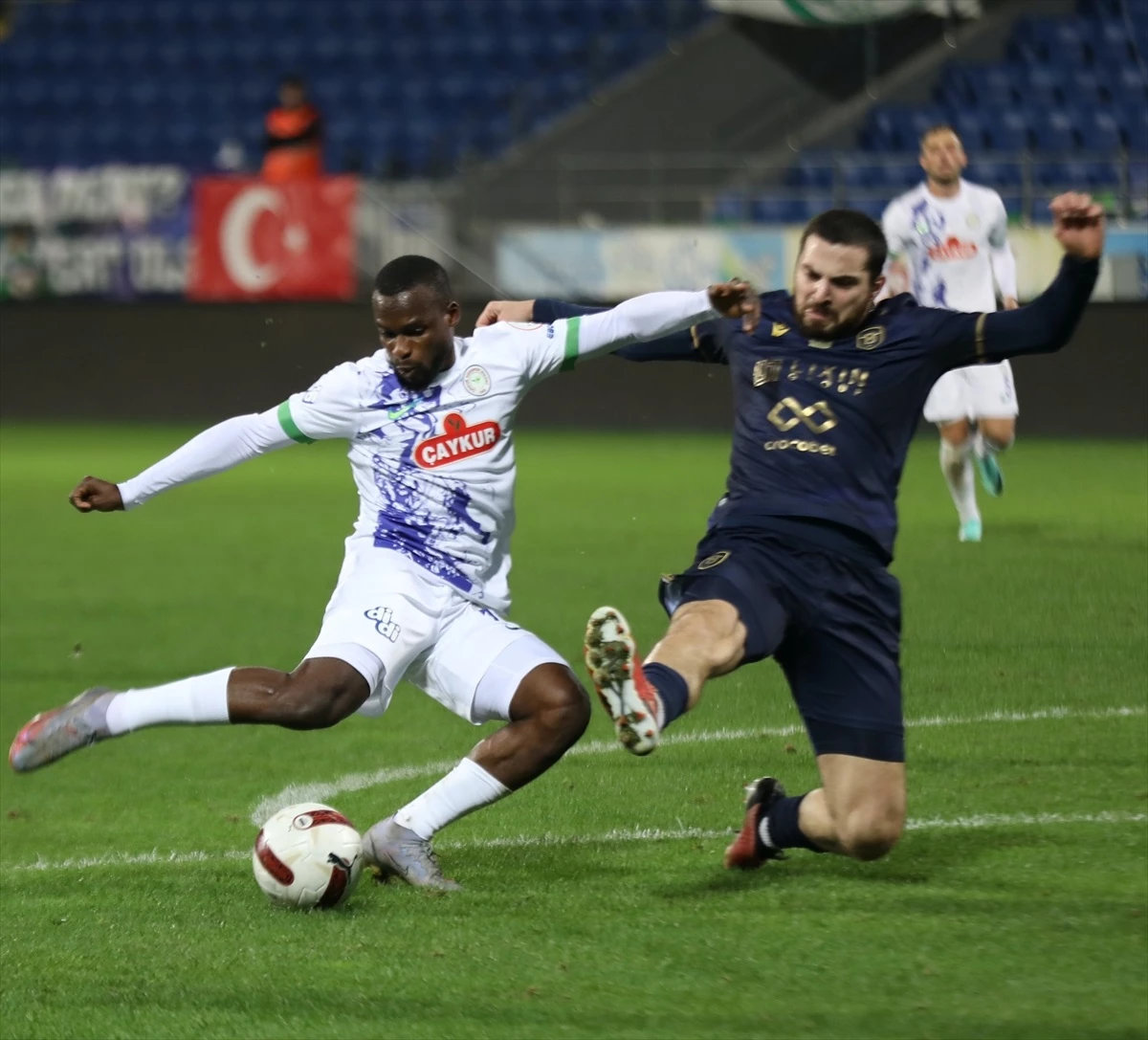 Çaykur Rizespor, Dinamo Batumi\'yi 3-2 mağlup etti