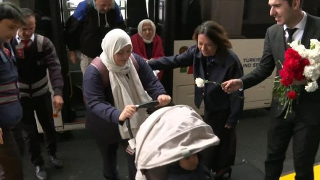 İsrail işgali altındaki Gazze'den tahliye edilen Türk vatandaşları İstanbul'a getirildi İsrail işgali altındaki Gazze'den tahliye edilen Türk vatandaşları İstanbul'a getirildi