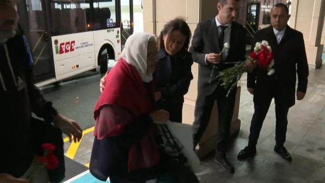 İsrail işgali altındaki Gazze'den tahliye edilen Türk vatandaşları İstanbul'a getirildi İsrail işgali altındaki Gazze'den tahliye edilen Türk vatandaşları İstanbul'a getirildi