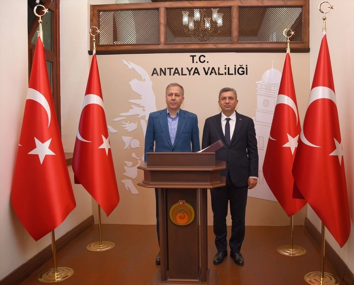 İçişleri Bakanı Ali Yerlikaya, Antalya Valiliğine Ziyarette Bulundu