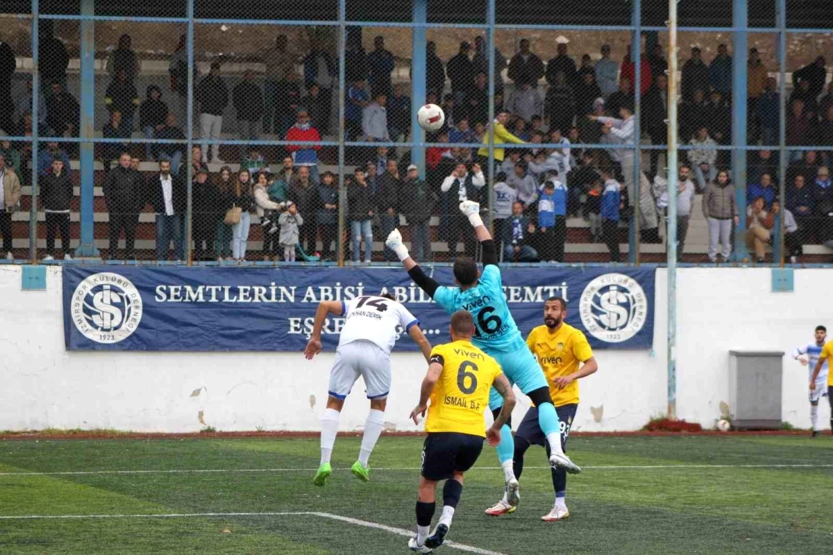 İzmirspor, Alaçatıspor\'u 4-0 mağlup etti