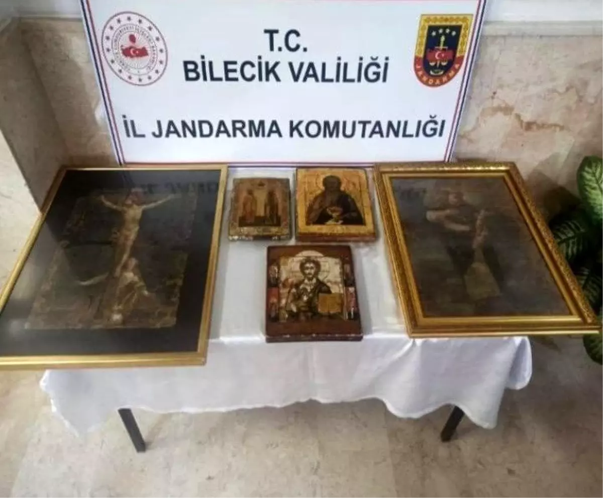 Bilecik\'te Tarihi Eser Kaçakçılığı Operasyonu: Çok Sayıda Eşya Ele Geçirildi