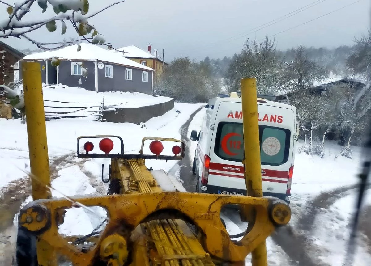 Karabük\'ün Eflani ilçesinde ambulans mahsur kaldı