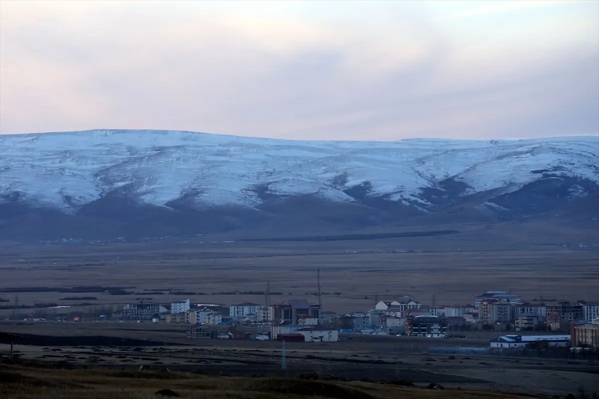 Kars, Ağrı ve Ardahan\'da Kar Yağışı ve Soğuk Hava Etkili