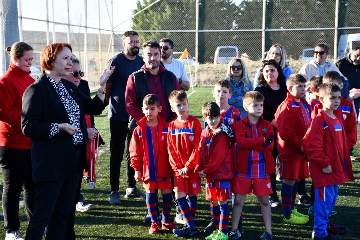 Lüleburgaz\'da Futbol Turnuvası ve Üniversiteli Aile Desteği Programı