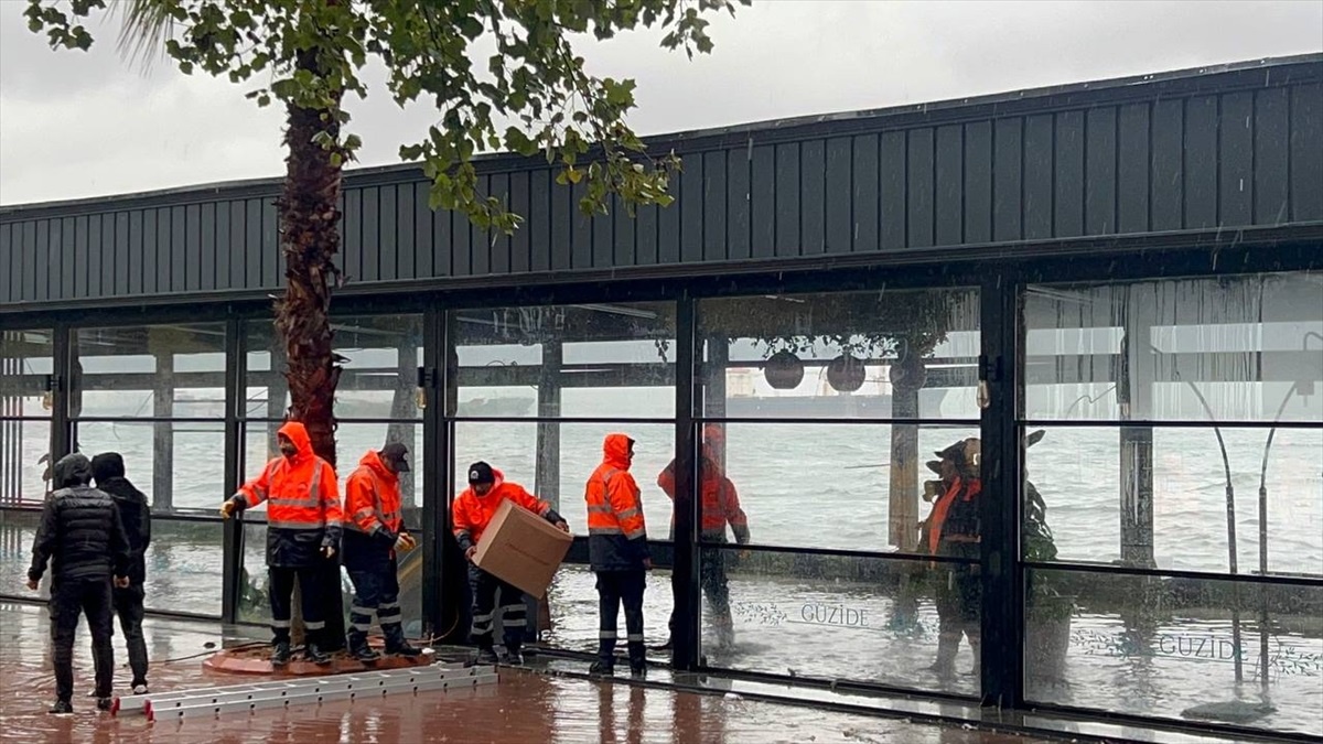 Kocaeli\'de Şiddetli Sağanak: 24 Saatte 73 Kilogram Yağış