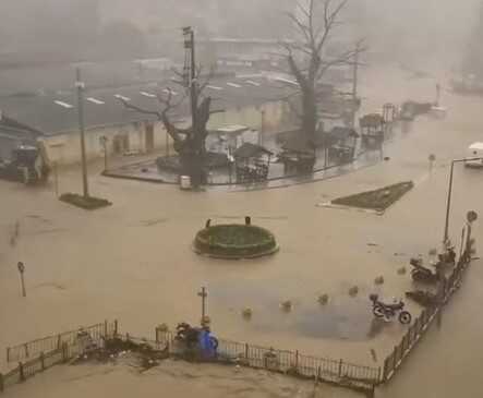 Kötü Hava Koşulları Nedeniyle Sürüklenen Gemide Arama Kurtarma Çalışmaları Devam Ediyor Kötü Hava Koşulları Nedeniyle Sürüklenen Gemide Arama Kurtarma Çalışmaları Devam Ediyor