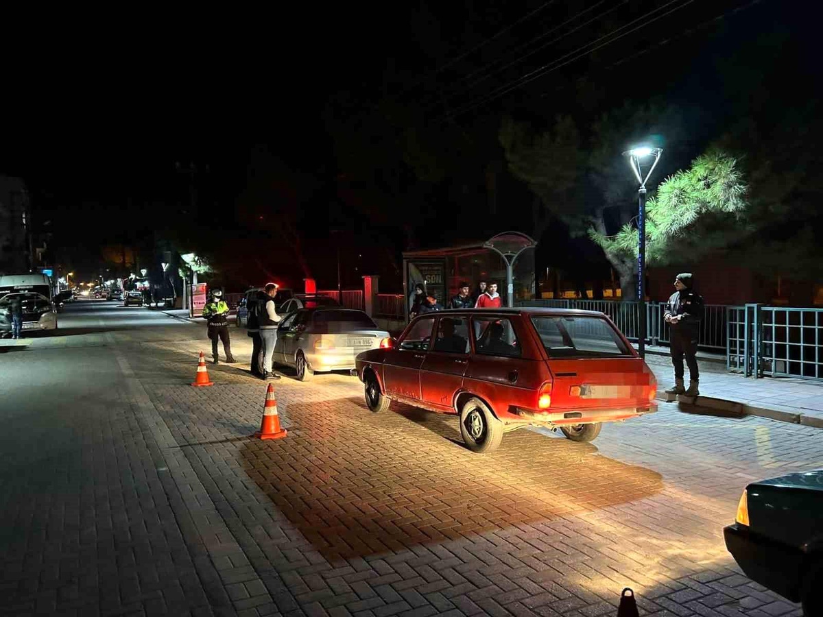 Manisa\'da Gerçekleştirilen Uygulamada 12 Kişi Yakalandı