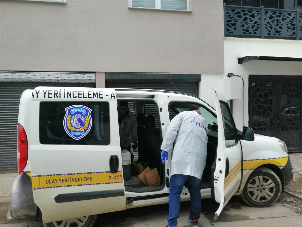 Manisa\'da Asansörde Ölü Bulunan Anne ve Kız