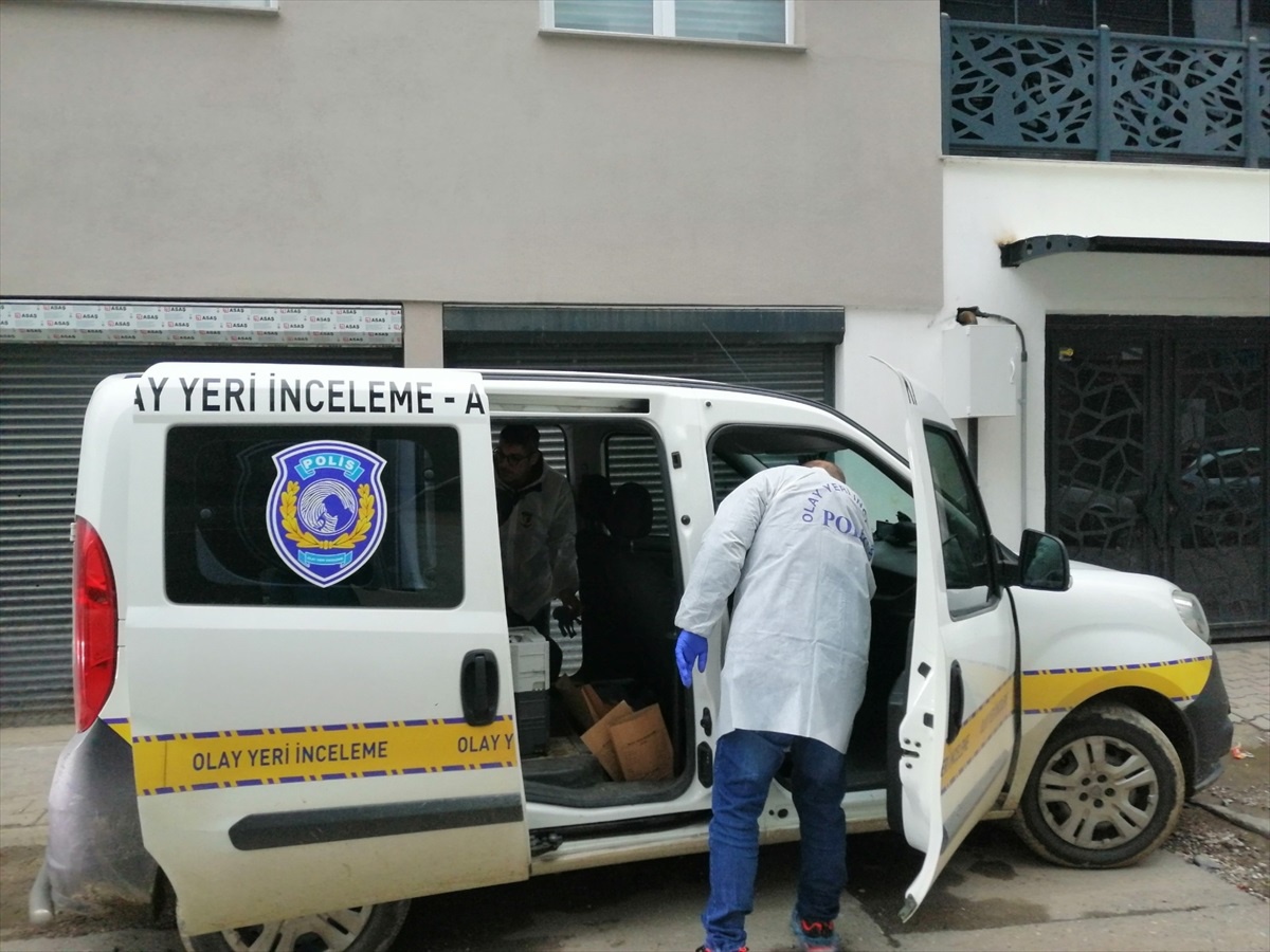 Manisa\'da Anne ve Kız Asansörde Ölü Bulundu