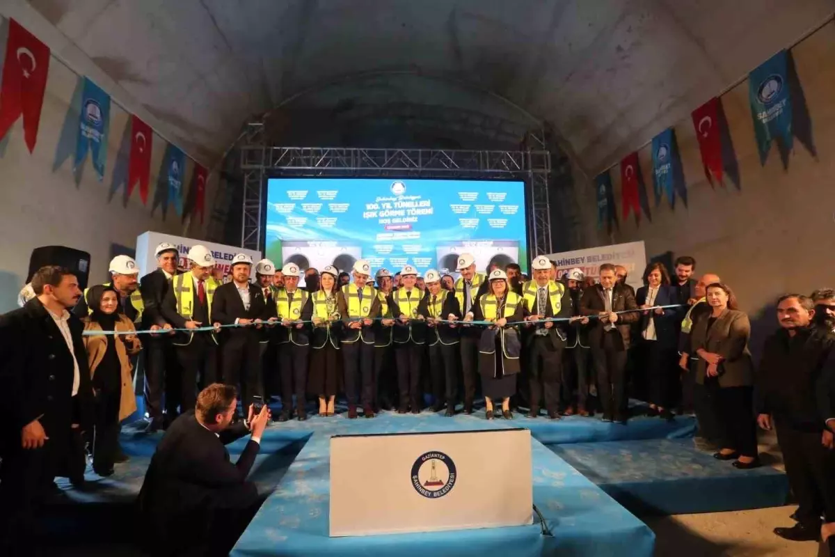 Şahinbey\'de 100. Yıl Tünellerinde ilk ışık bakanlarla birlikte görüldü