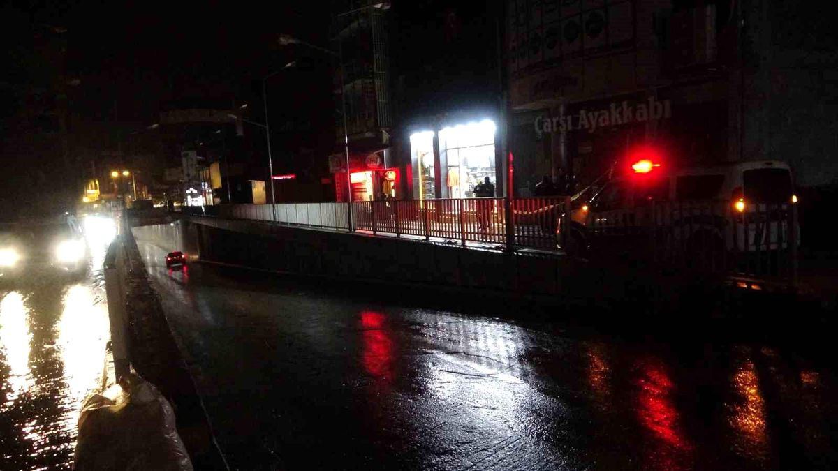 Malatya\'da Arkadaşı Tarafından Silahla Vurulan Genç Hayatını Kaybetti