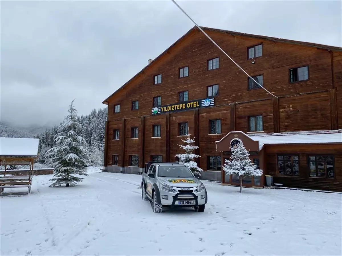Yıldıztepe Kayak Merkezi'ne mevsimin ilk karı yağdı
