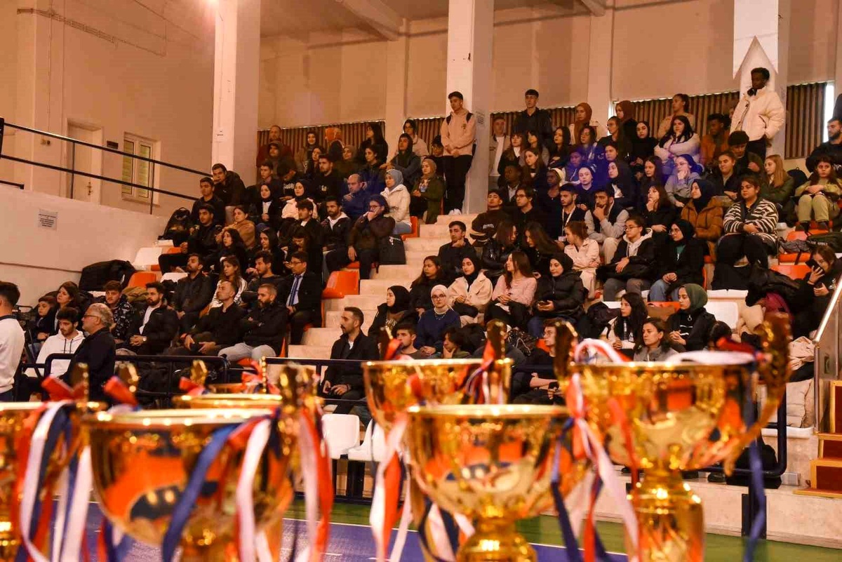 Bilecik Şeyh Edebali Üniversitesi\'nde 100. Yıl Spor Oyunları Ödül Töreni