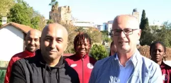 IFFHS, 1207 Antalyaspor Kadın Futbol Takımı'na ödül verdi